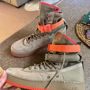 RARE Nike SF AF1 Khaki Coral Shoes Like New